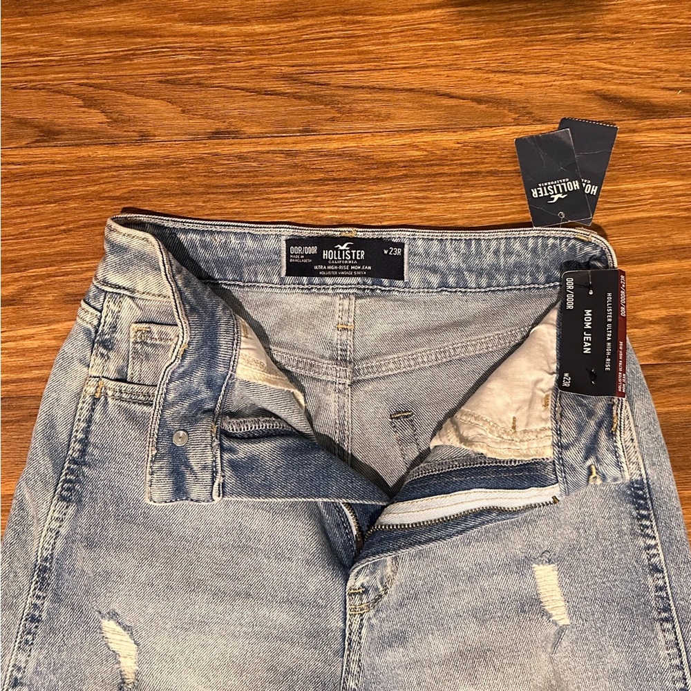 Hollister Ultra High Rise Mom Jeans size 00 with tags